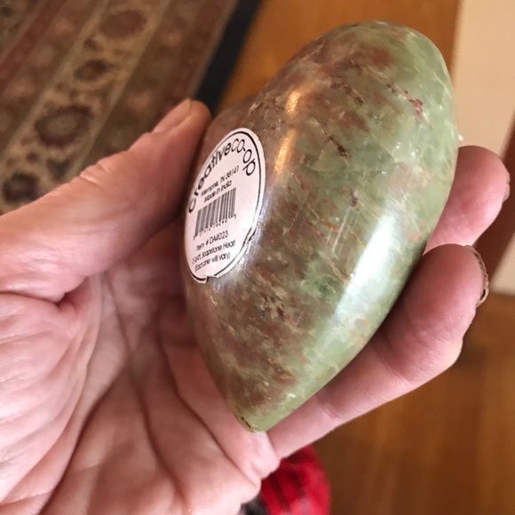 Soapstone heart shaped paperweight - Picture 7 of 12